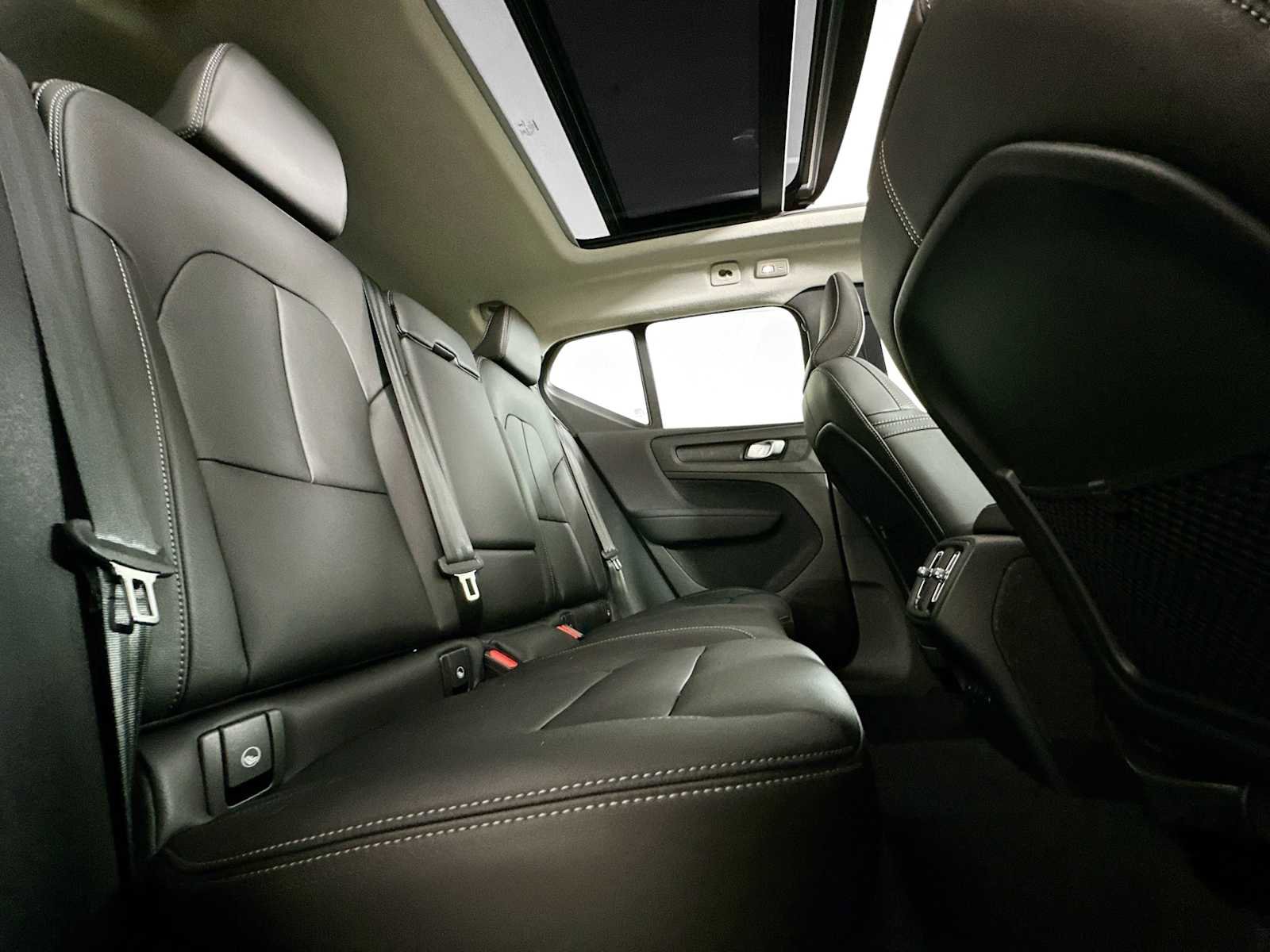 Used 2025 Volvo XC40 B5 Core w/ Climate Package image 26