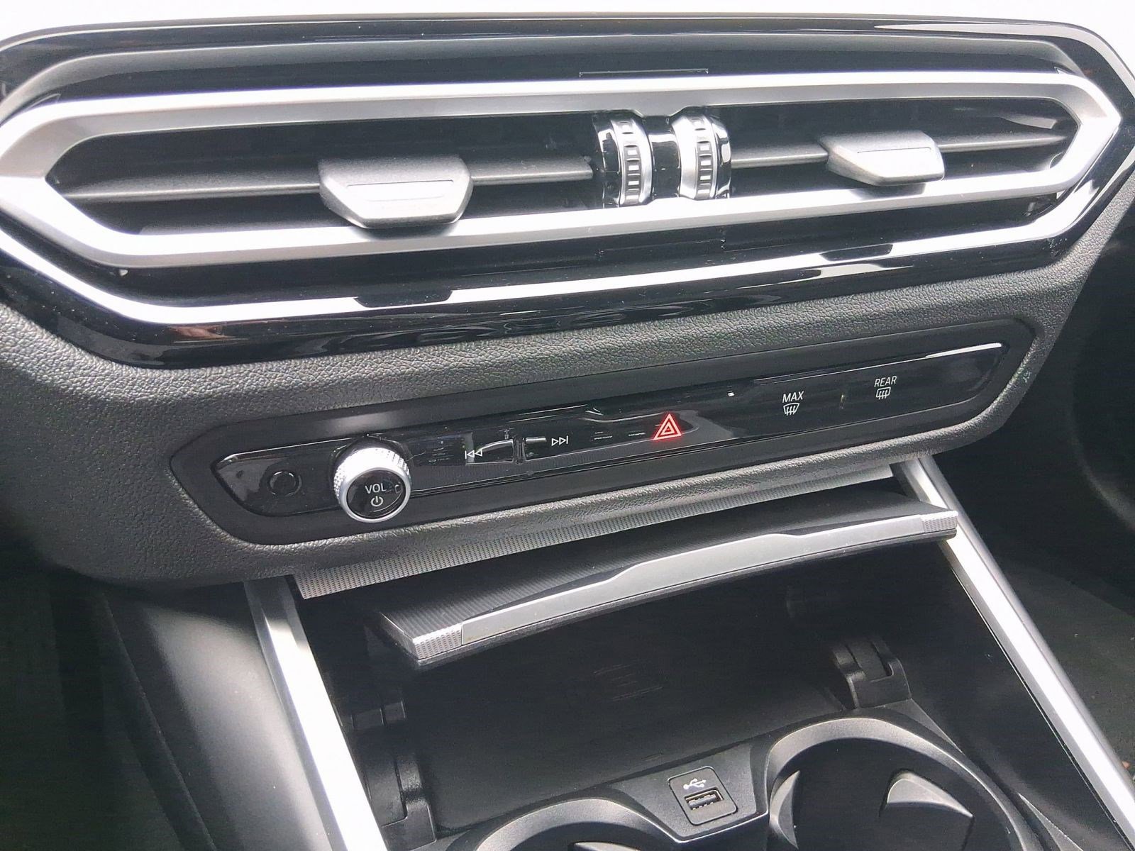 Certified 2024 BMW i4 eDrive35 w/ Premium Package image 28