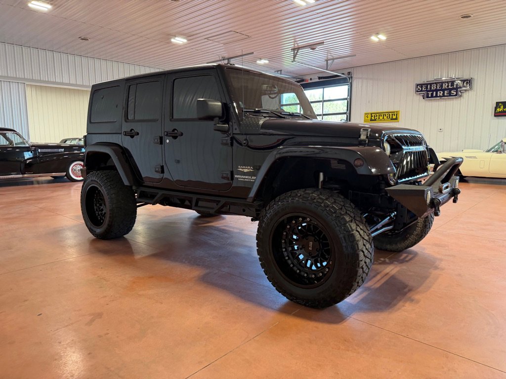 Used 2014 Jeep Wrangler Unlimited Sahara AWD/4WD image 7