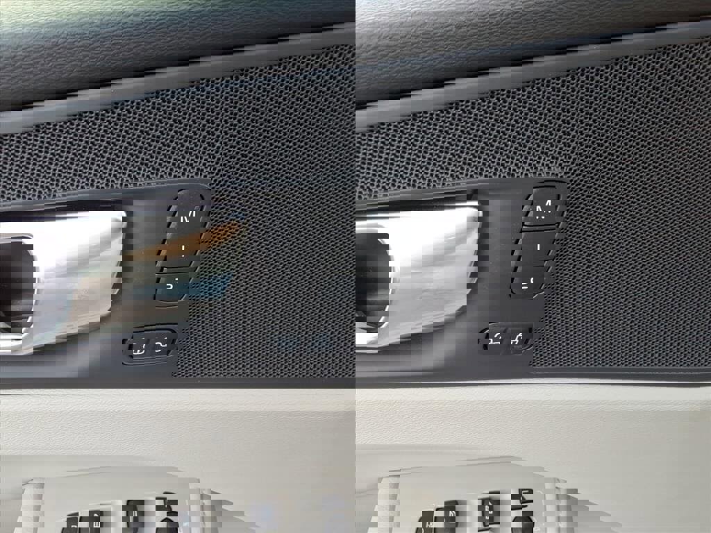 Certified 2023 Volvo XC60 B5 Plus w/ Climate Package image 16