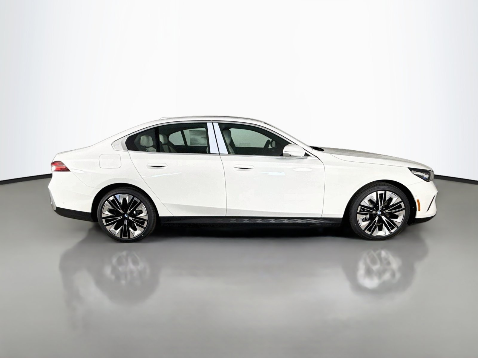 New 2027 BMW i5 M60 AWD/4WD image 8