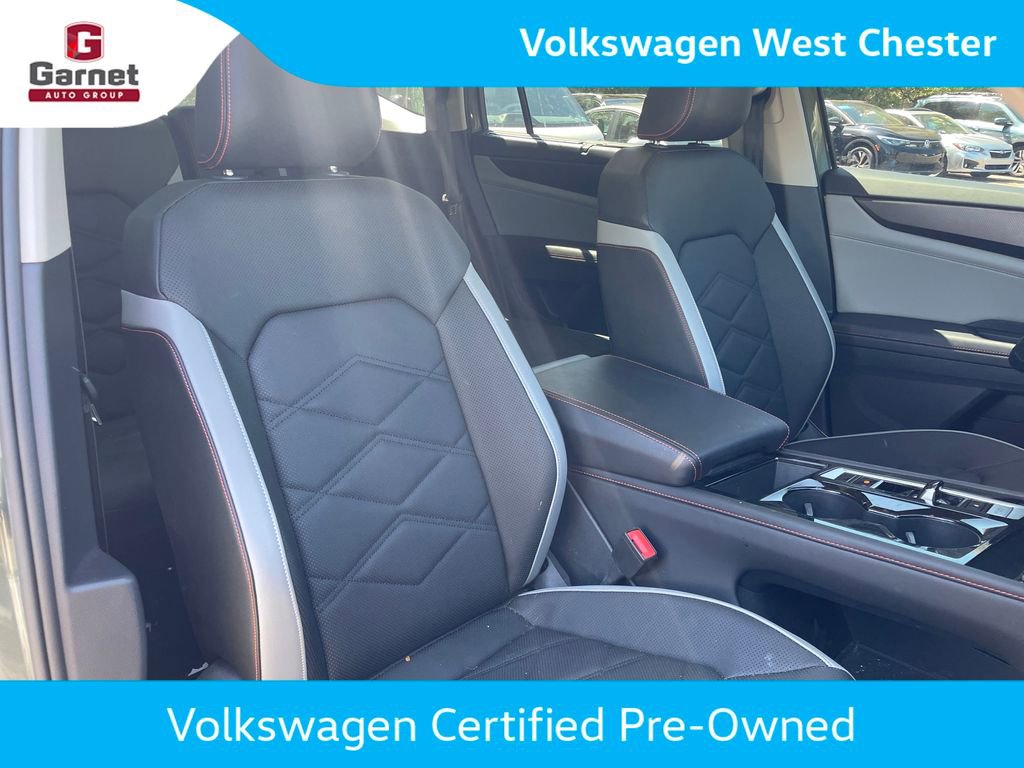 Certified 2025 Volkswagen Atlas Peak Edition SE AWD/4WD image 16