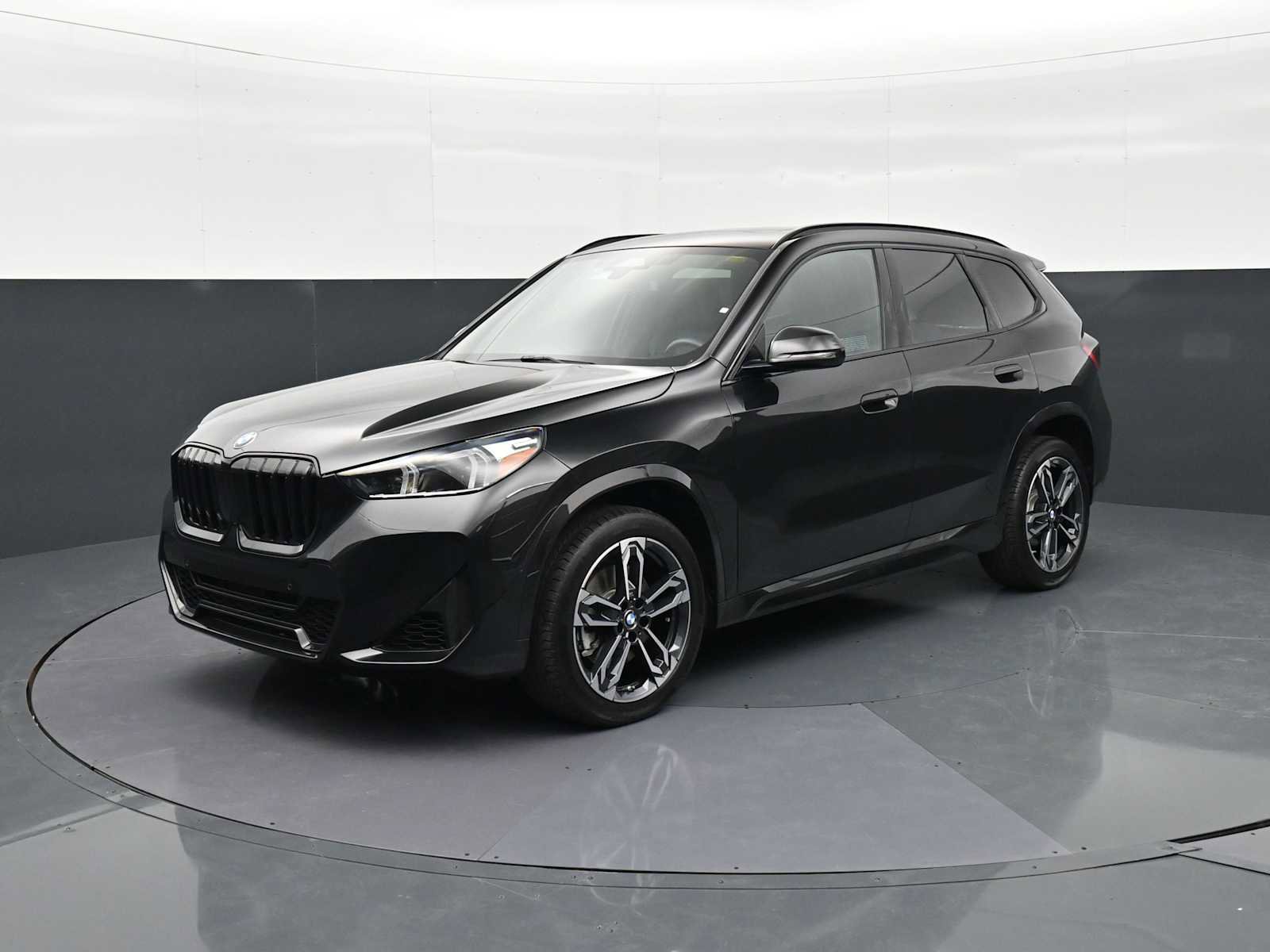 Used 2023 BMW X1 xDrive28i w/ M Sport Package image 1