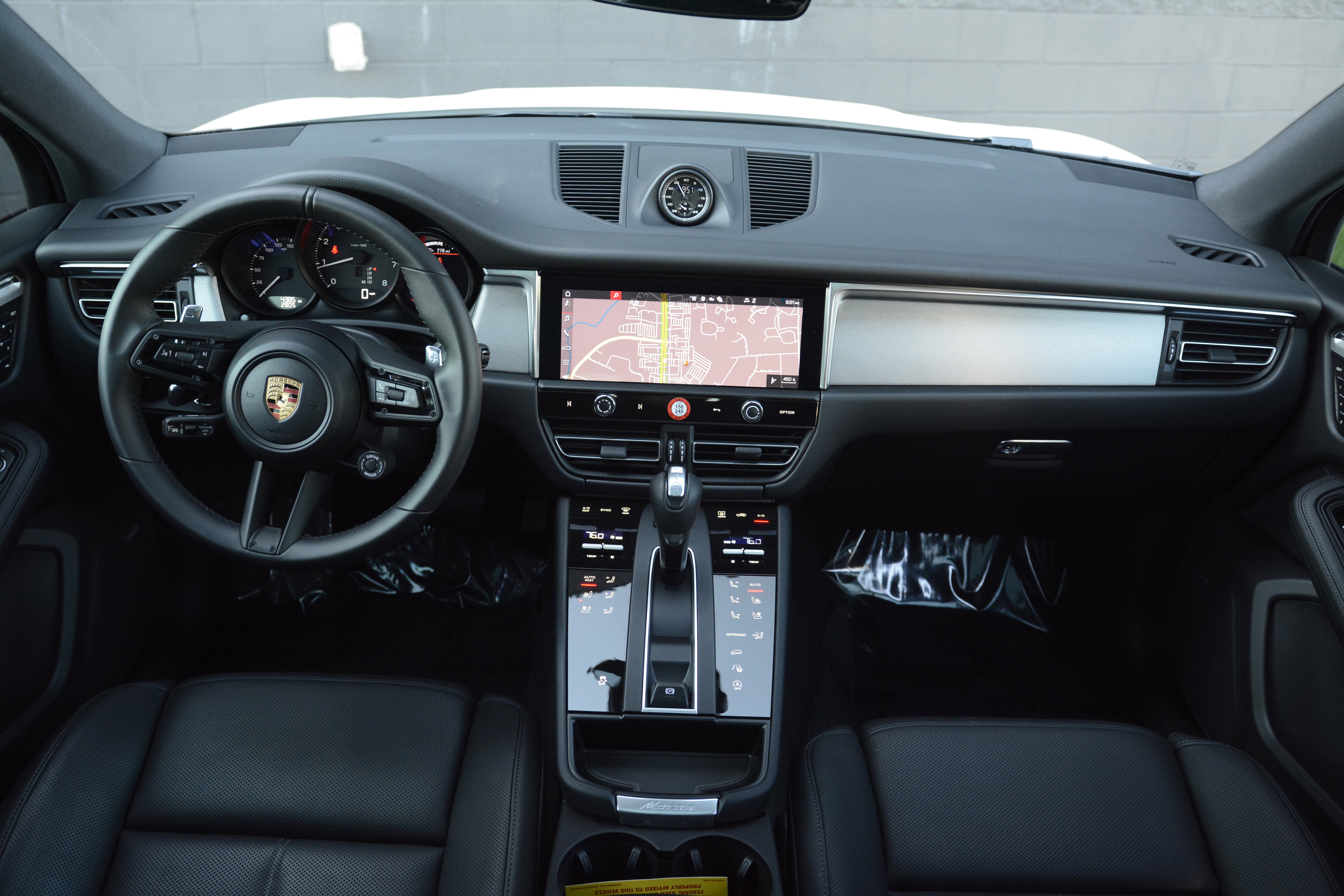 Certified 2026 Porsche Macan AWD/4WD image 12