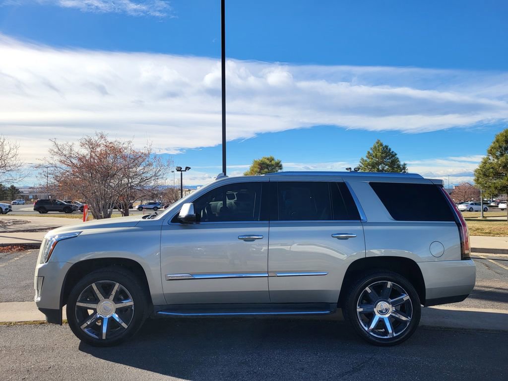 Used 2016 Cadillac Escalade Luxury image 7