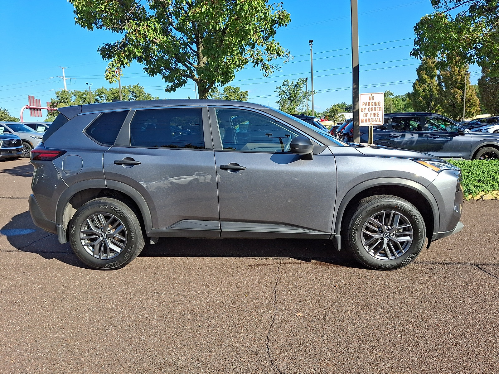Used 2023 Nissan Rogue S AWD/4WD image 7