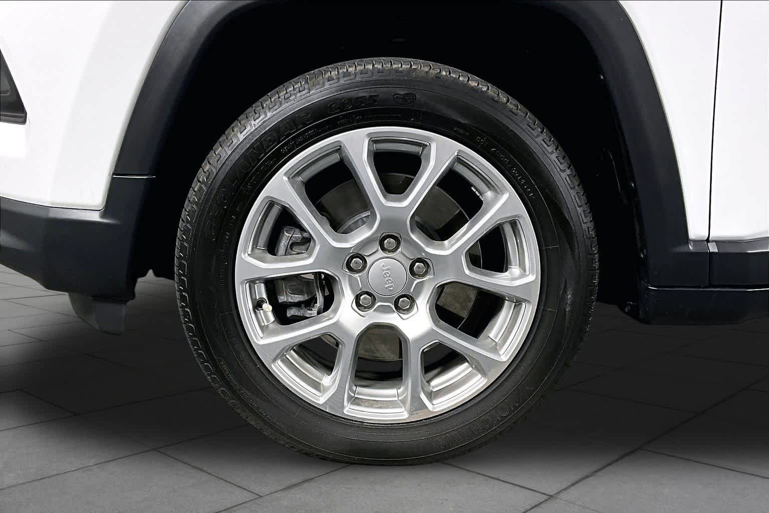 Used 2024 Jeep Compass Latitude AWD/4WD image 11