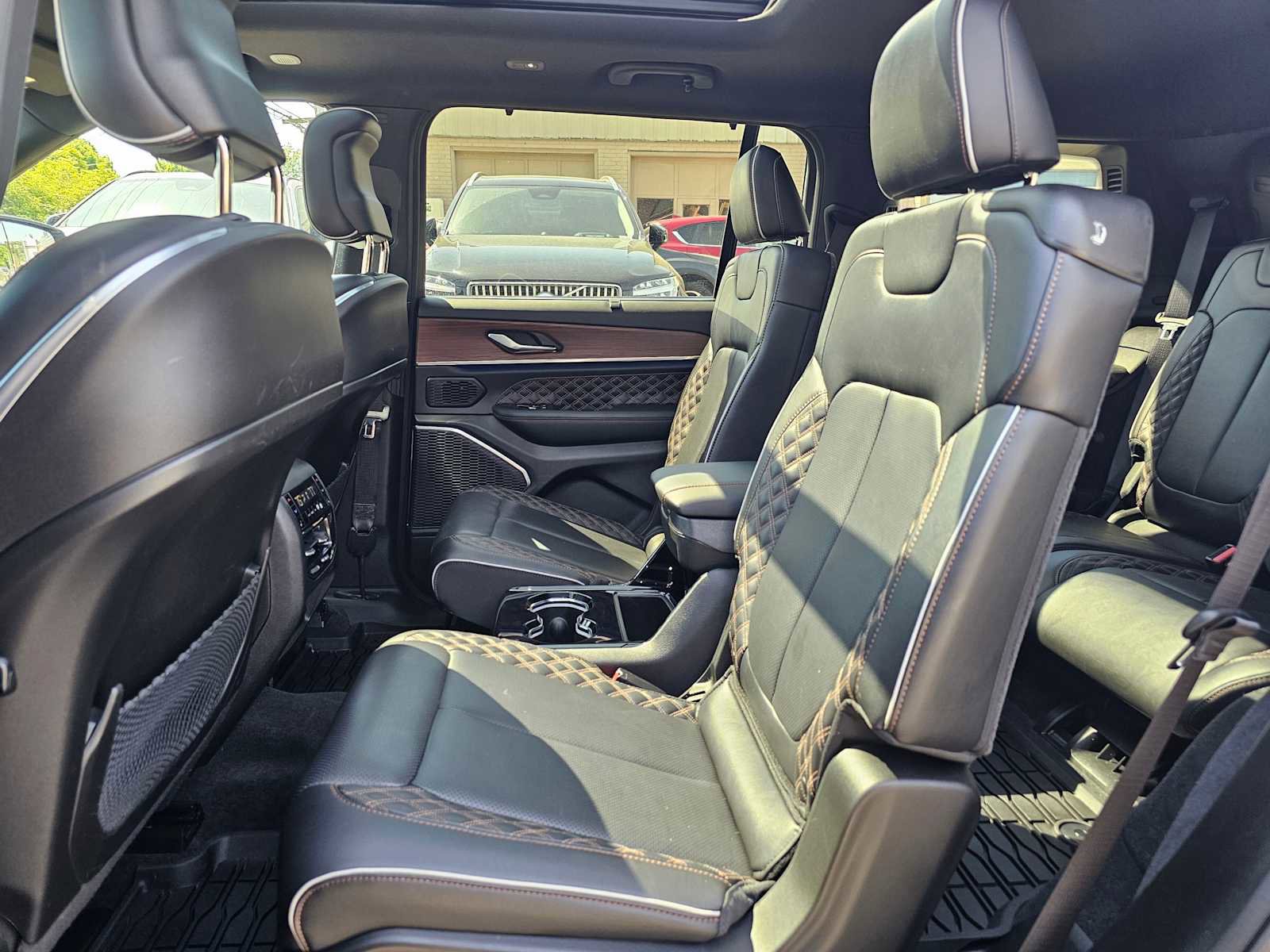 Used 2022 Jeep Grand Cherokee L Summit w/ Advanced Protech Group IV AWD/4WD image 19