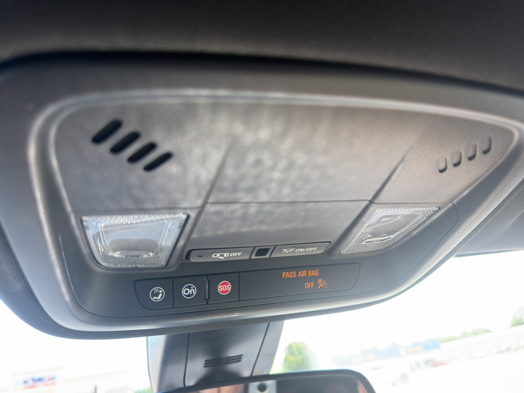 Used 2022 Chevrolet Traverse LS AWD/4WD image 23