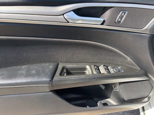 Used 2019 Ford Fusion SE FWD image 13