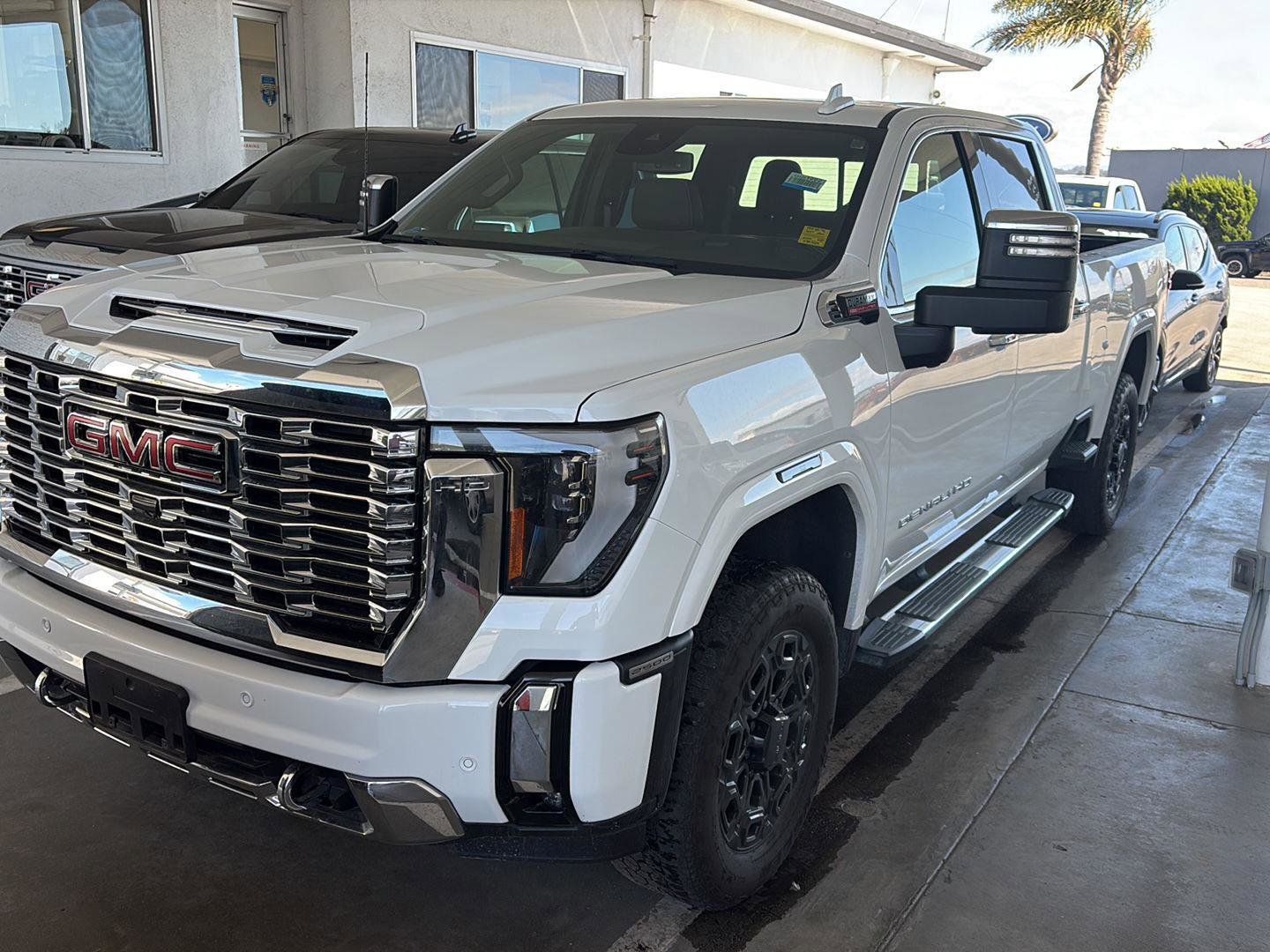 Used 2024 GMC Sierra 2500 Denali AWD/4WD image 1