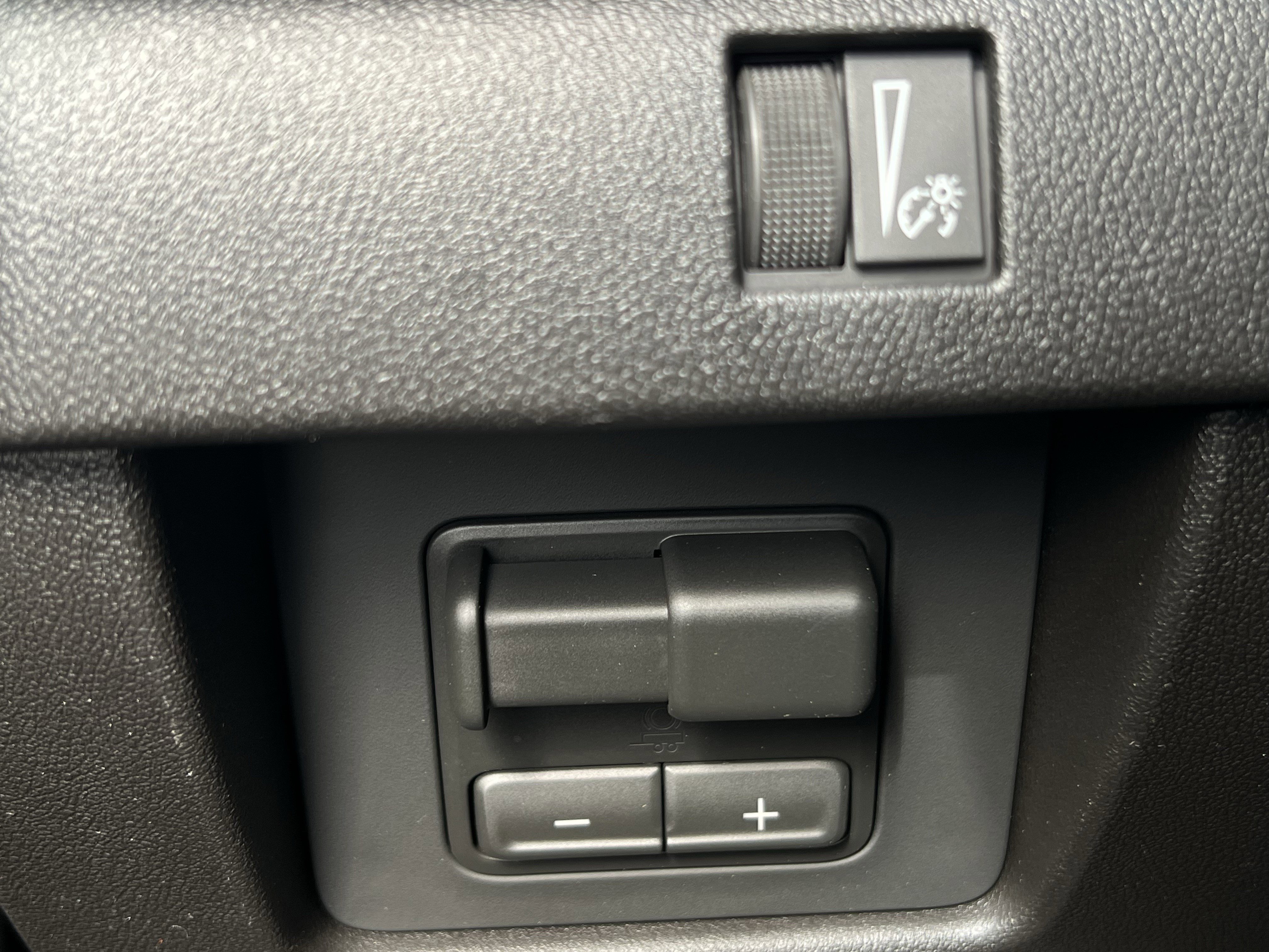 New 2026 GMC Canyon Elevation w/ Convenience Package image 15