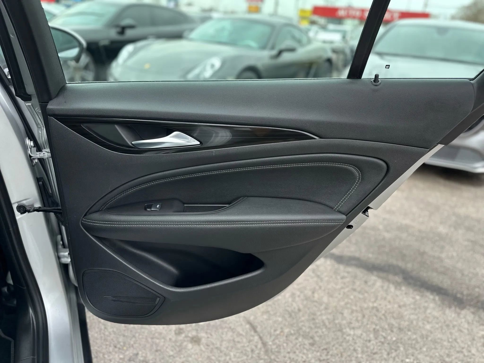 Used 2018 Buick Regal Essence image 24