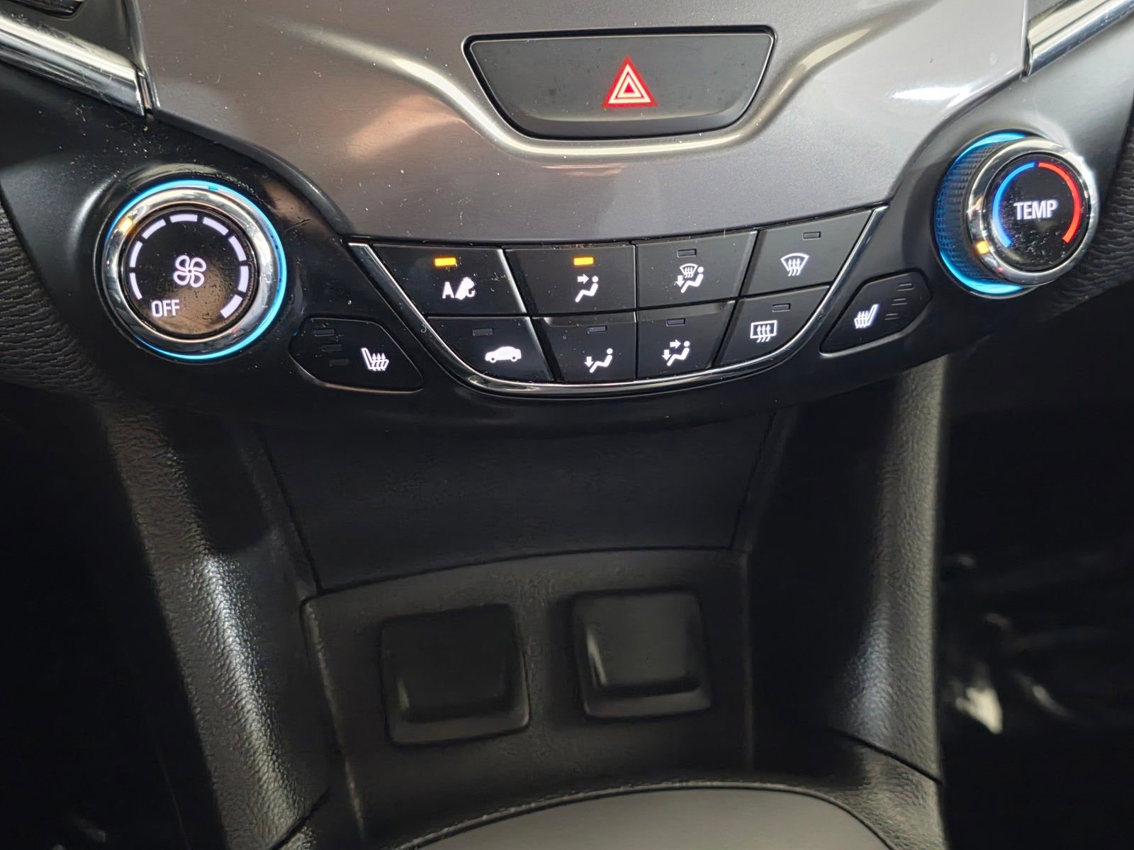 Used 2018 Chevrolet Cruze LT w/ Convenience Package image 28