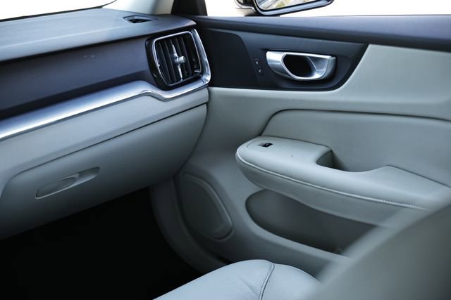 Used 2024 Volvo S60 B5 Core image 29