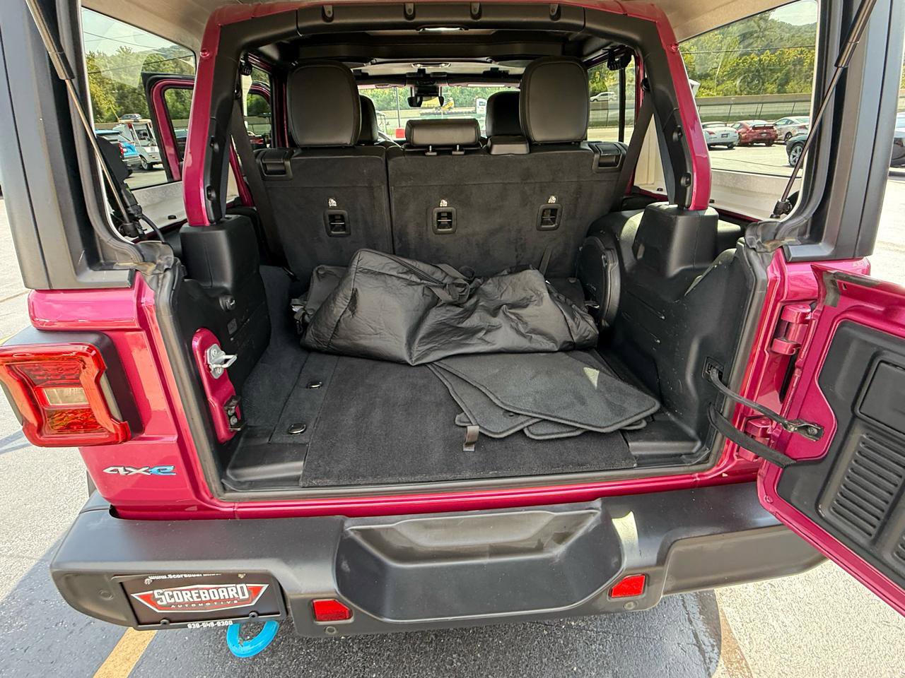 Used 2022 Jeep Wrangler Unlimited Sahara w/ Cold Weather Group image 34