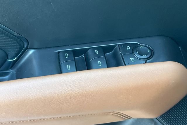 Used 2023 GMC Canyon AT4 image 12