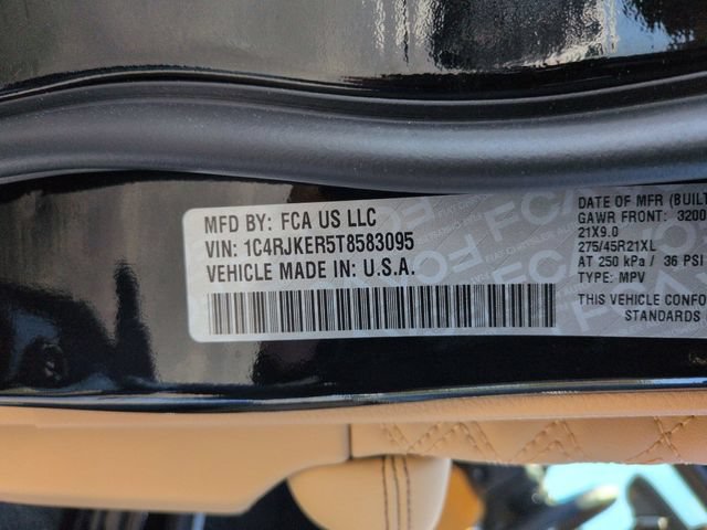 New 2026 Jeep Grand Cherokee L Summit w/ Obsidian Package AWD/4WD image 38