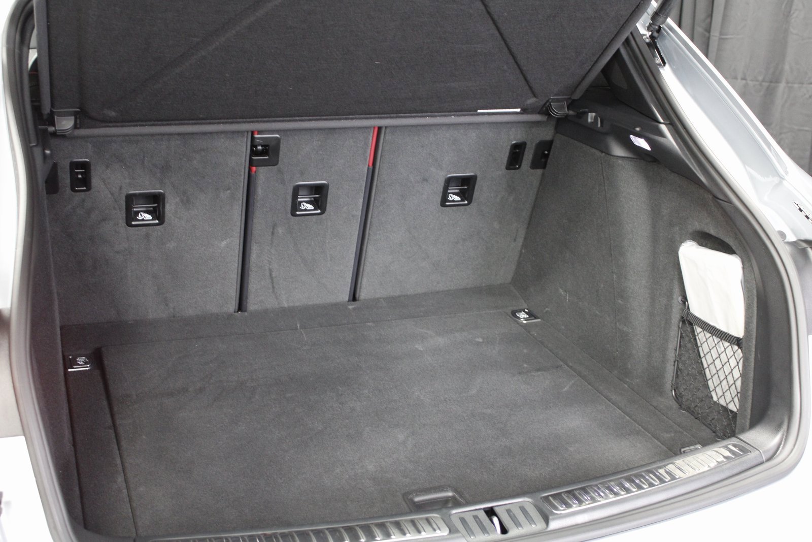 Certified 2025 Porsche Macan image 17