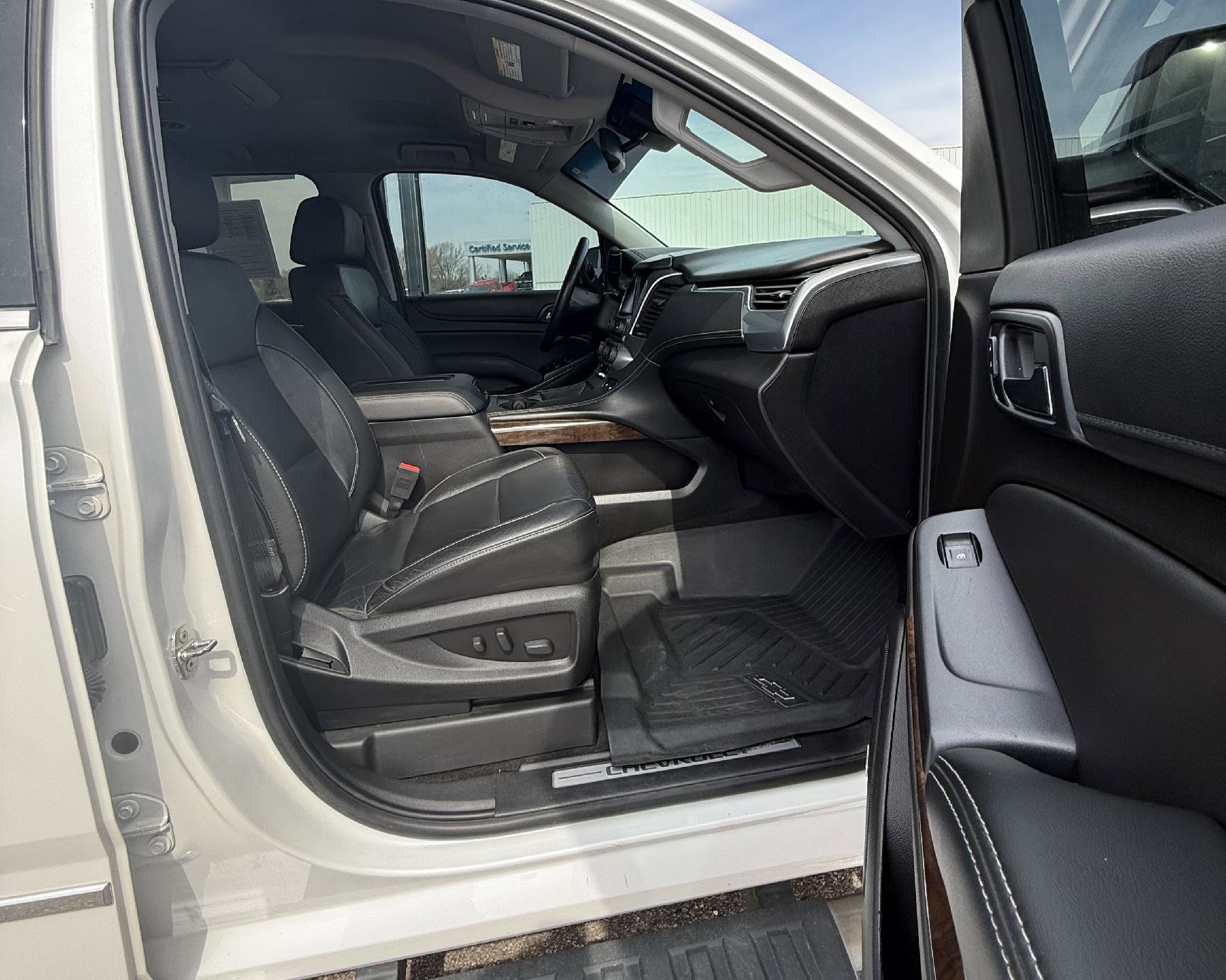 Used 2018 Chevrolet Suburban LT w/ LT Signature Package image 13