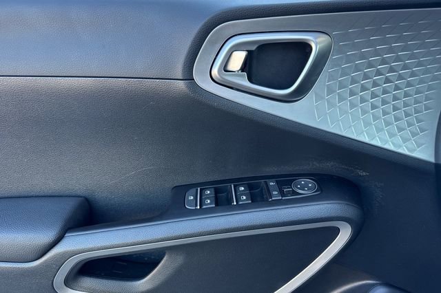 Certified 2025 Kia Soul LX w/ LX Technology Package FWD image 13