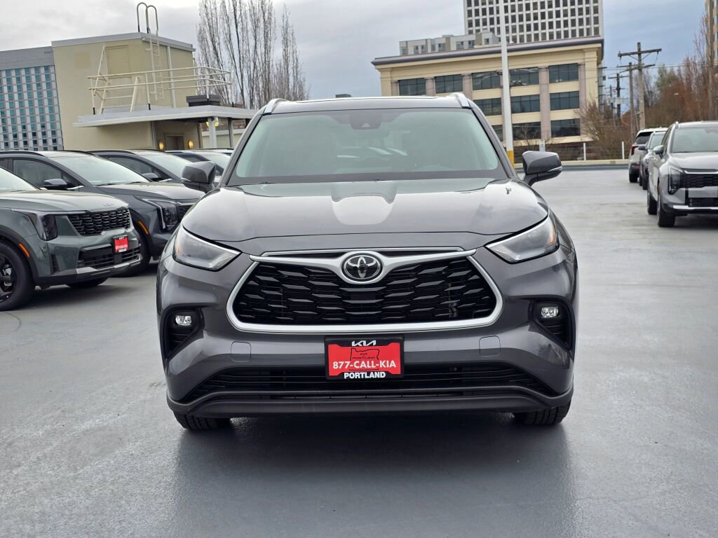 Used 2023 Toyota Highlander XLE FWD image 8