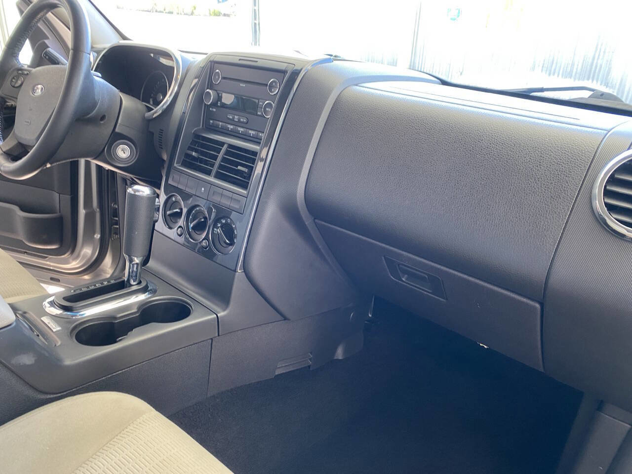 Used 2008 Ford Explorer XLT image 38