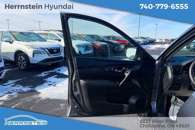 Used 2017 Nissan Rogue S image 13