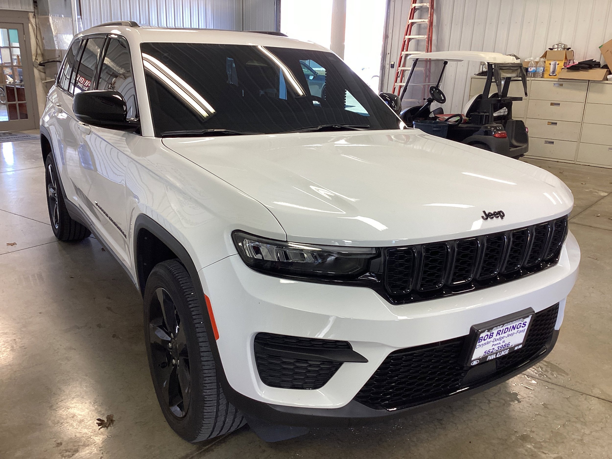 Used 2024 Jeep Grand Cherokee Altitude image 8