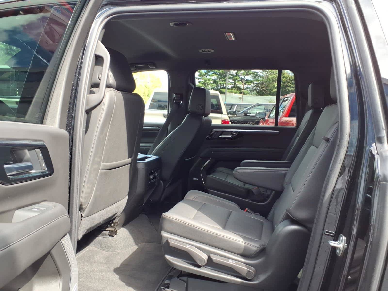 Used 2026 Chevrolet Suburban LT w/ Comfort Package AWD/4WD image 17