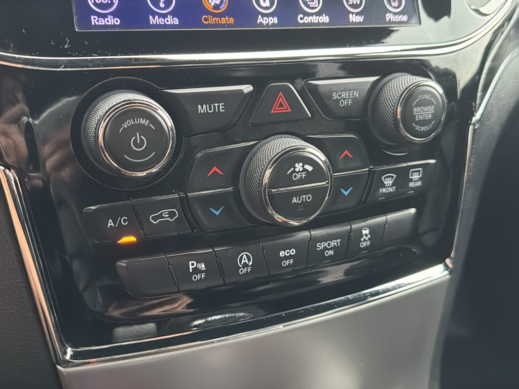 Used 2019 Jeep Grand Cherokee Limited AWD/4WD image 21