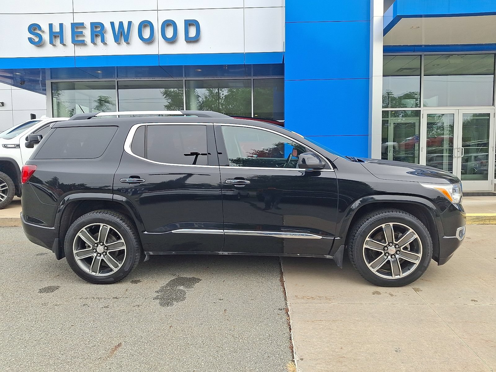 Used 2019 GMC Acadia Denali w/ Technology Package AWD/4WD image 7