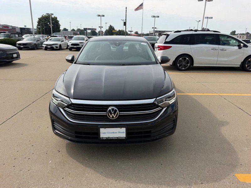 Used 2024 Volkswagen Jetta SE FWD image 7