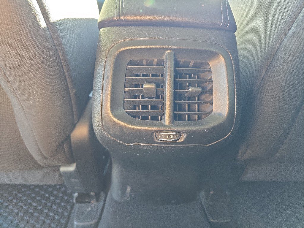 Used 2019 Jeep Cherokee Latitude w/ Cold Weather Group image 28