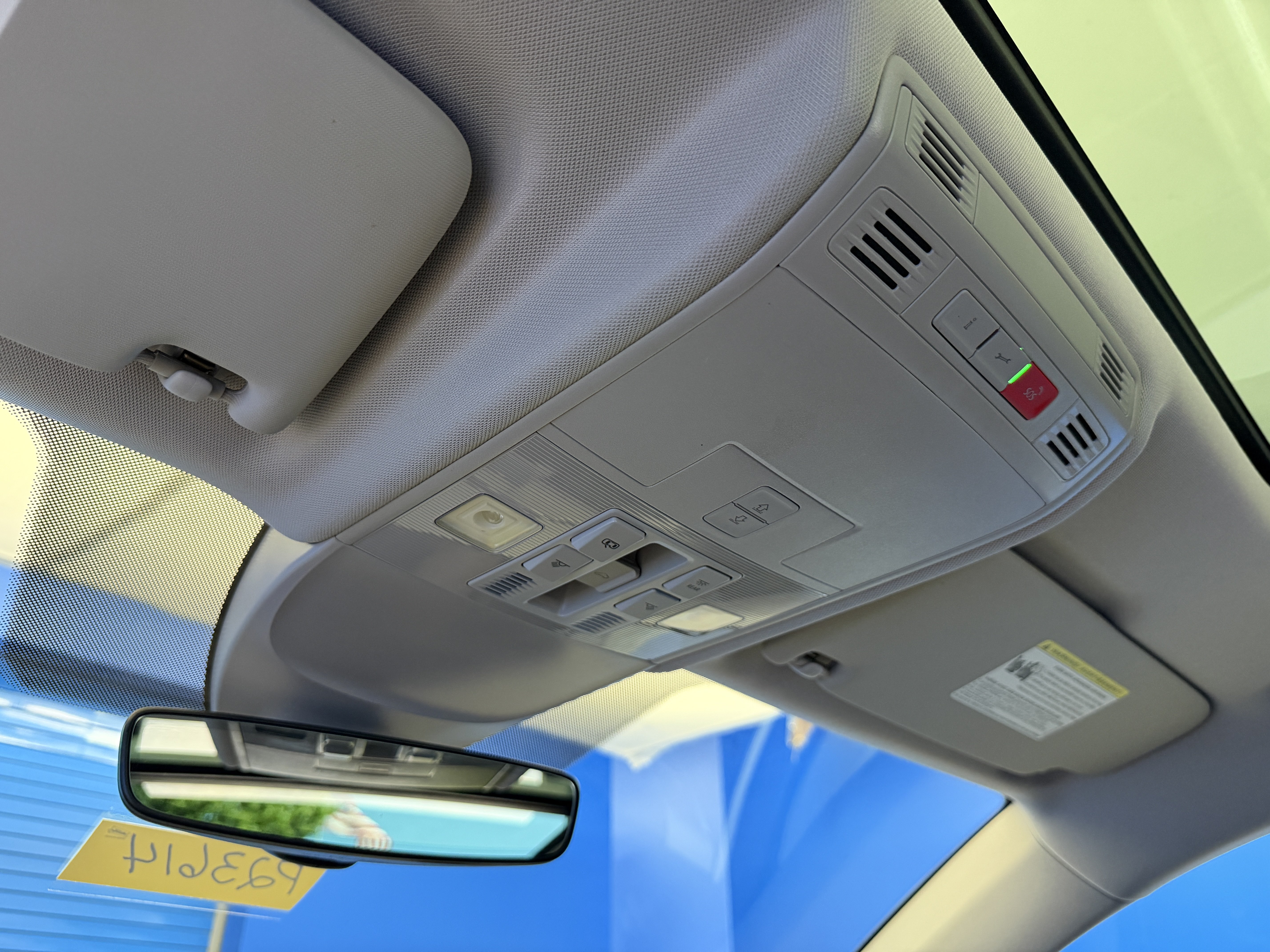 Certified 2025 Volkswagen Taos SE w/ Panoramic Sunroof Package FWD image 23