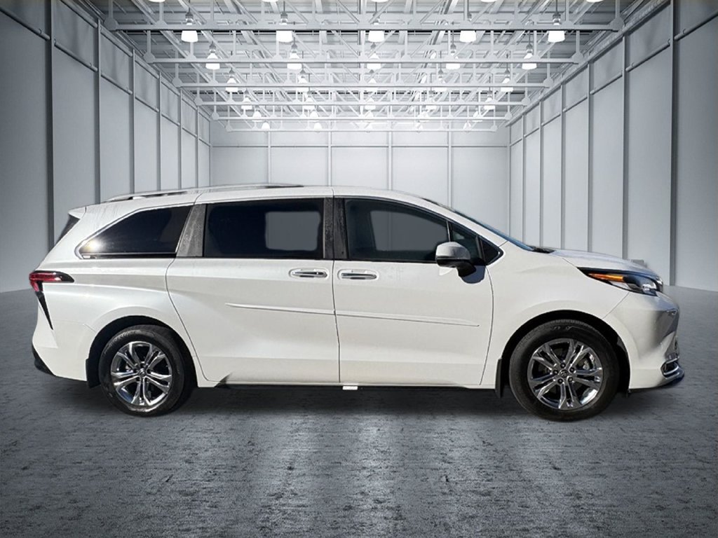 Used 2023 Toyota Sienna Platinum AWD/4WD image 4