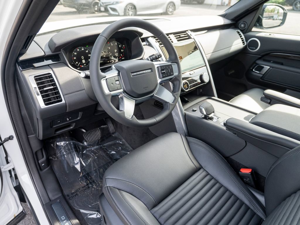 New 2025 Land Rover Discovery S image 11