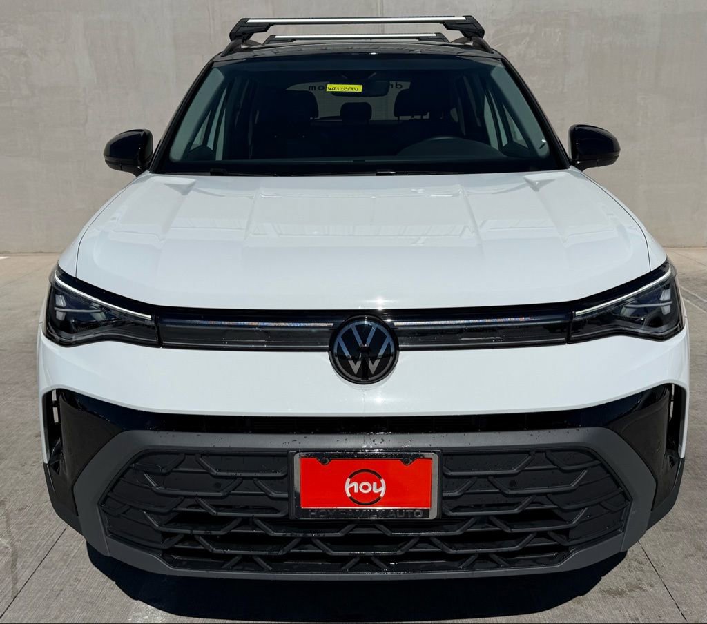 Certified 2025 Volkswagen Taos SE image 2