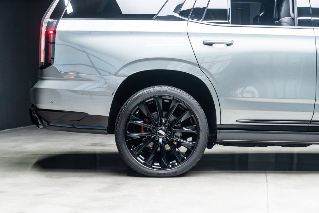 Used 2025 Cadillac Escalade V w/ LPO, ONYX Package AWD/4WD image 15