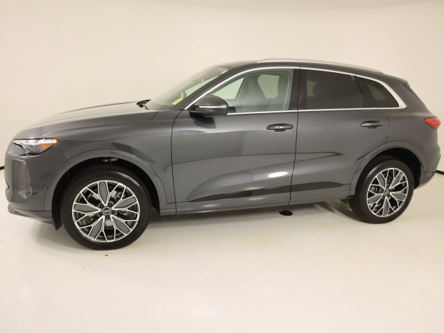 Used 2025 Audi Q5 Premium Plus AWD/4WD image 2