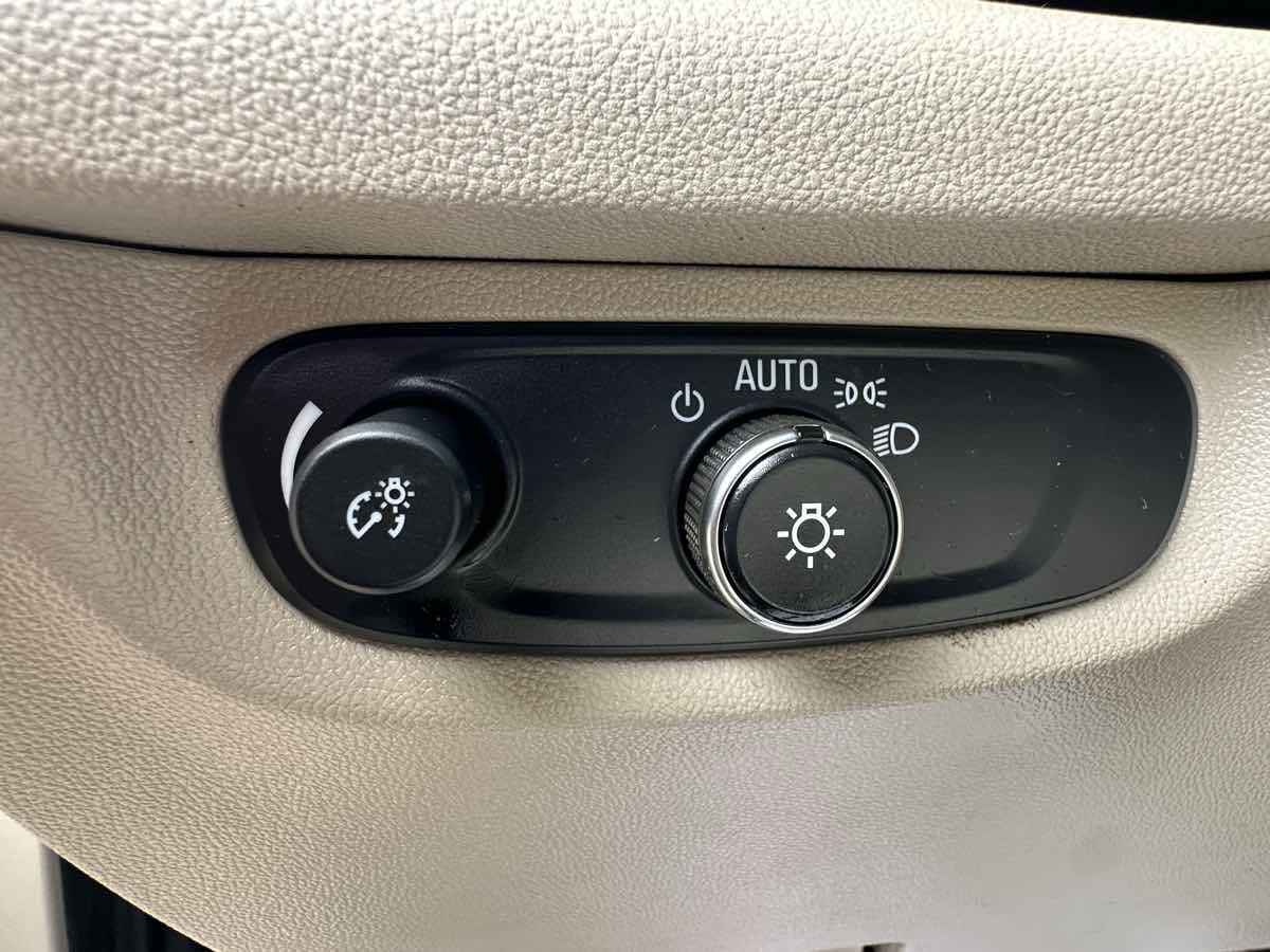 Used 2018 Buick Regal Preferred image 13