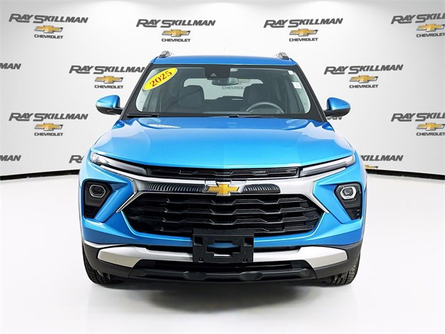 Used 2025 Chevrolet TrailBlazer LT image 2