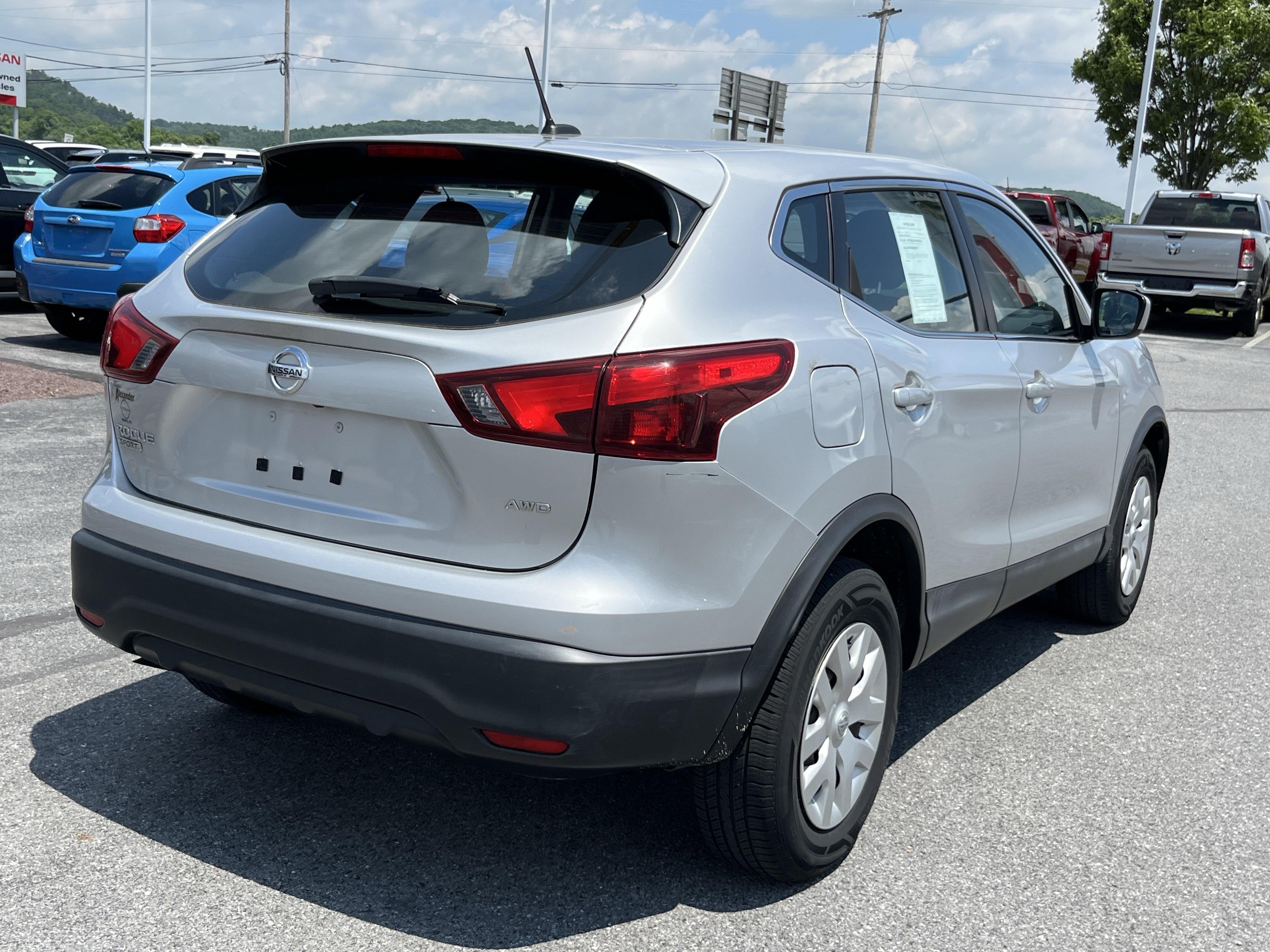 Used 2018 Nissan Rogue Sport S AWD/4WD image 5