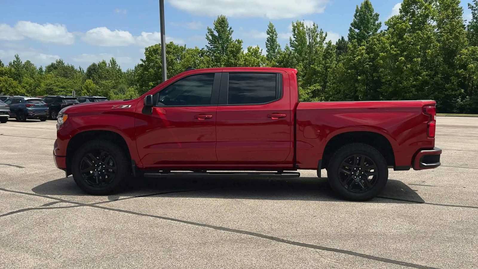 Certified 2025 Chevrolet Silverado 1500 RST AWD/4WD image 5