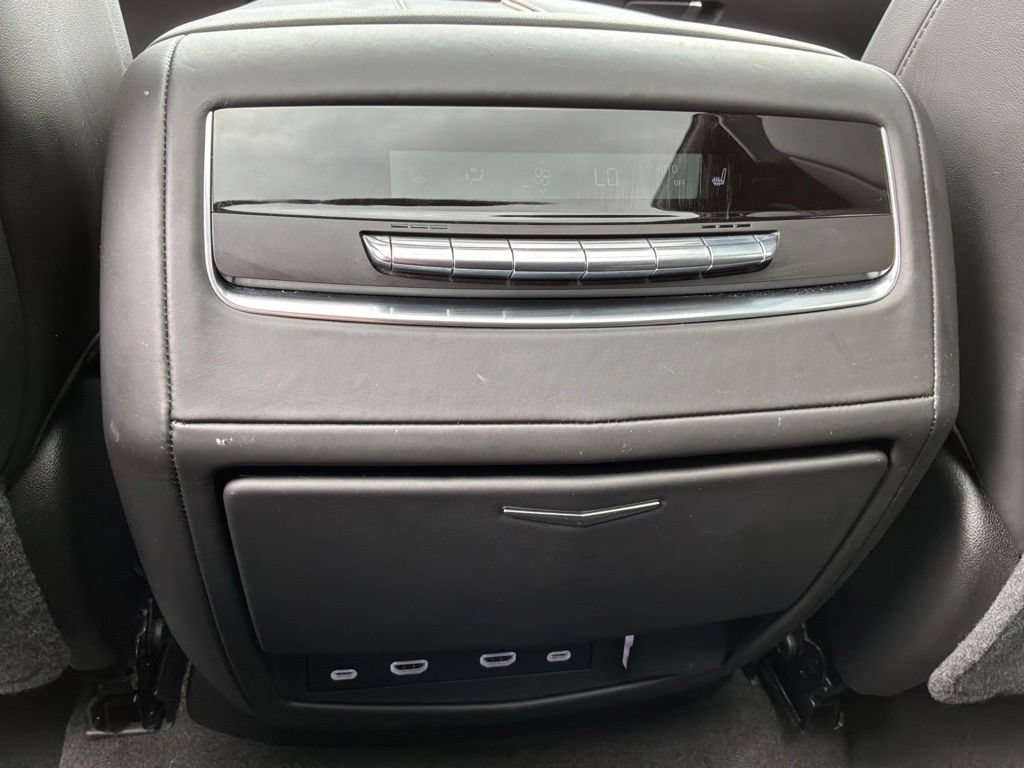 Used 2023 Cadillac Escalade Sport Platinum w/ LPO, ONYX Package AWD/4WD image 29