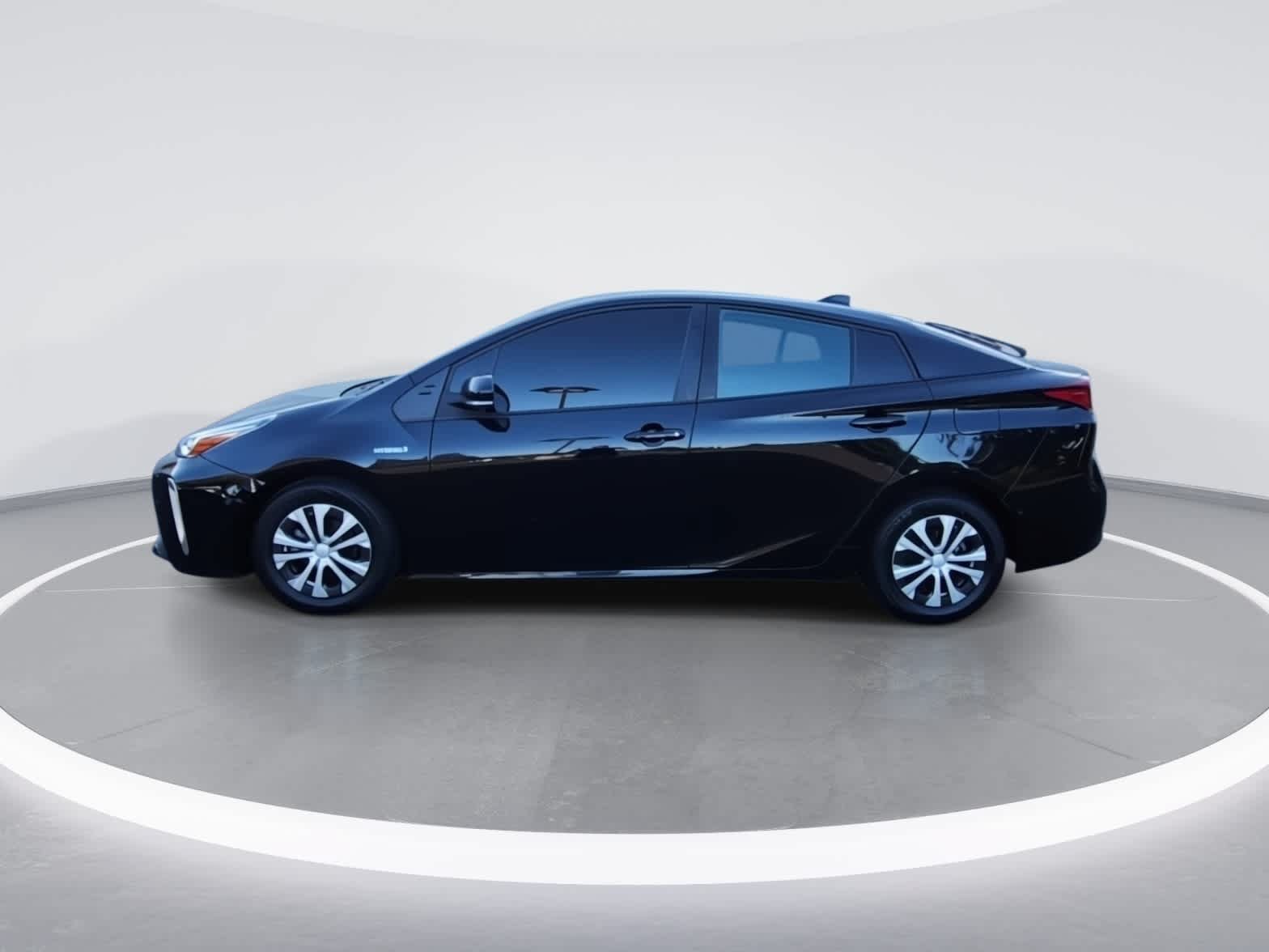 Certified 2021 Toyota Prius LE AWD/4WD image 5
