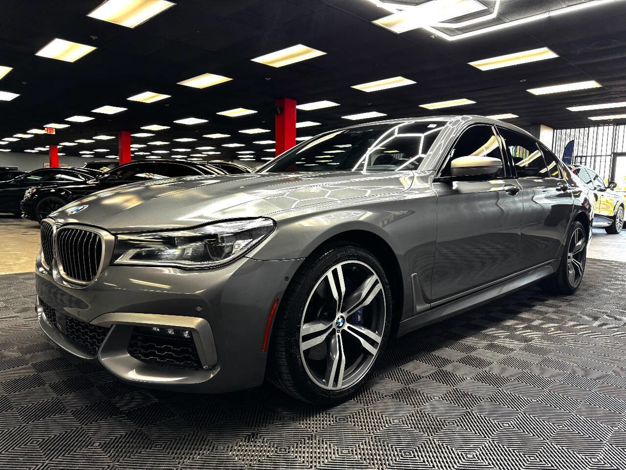 Used 2016 BMW 750i image 6