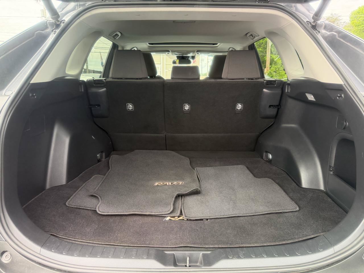 Used 2019 Toyota RAV4 XLE AWD/4WD image 29