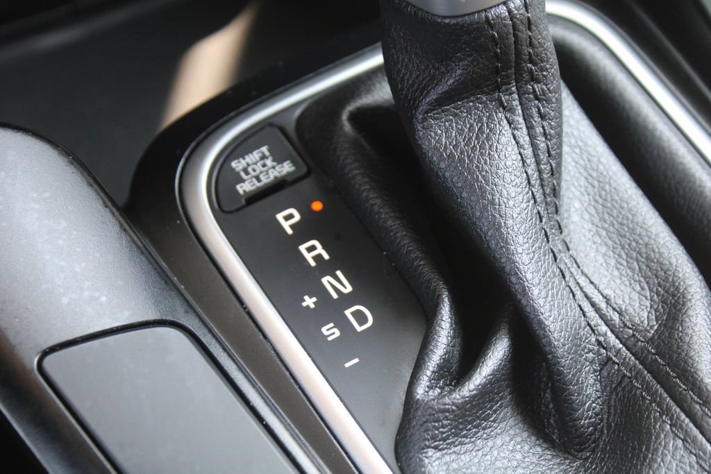 Certified 2025 Kia Soul LX w/ LX Technology Package FWD image 32