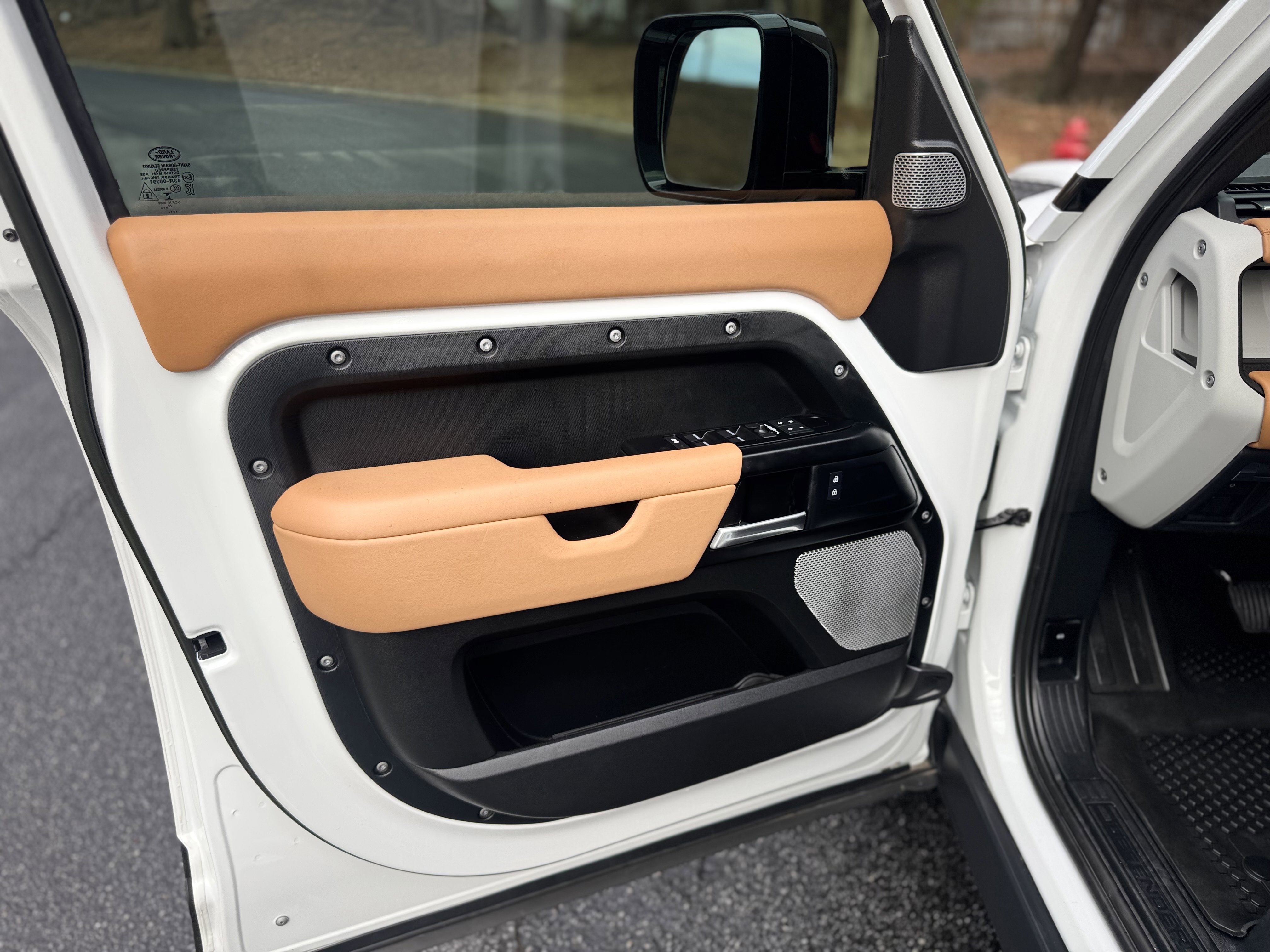 Used 2023 Land Rover Defender 130 S image 10